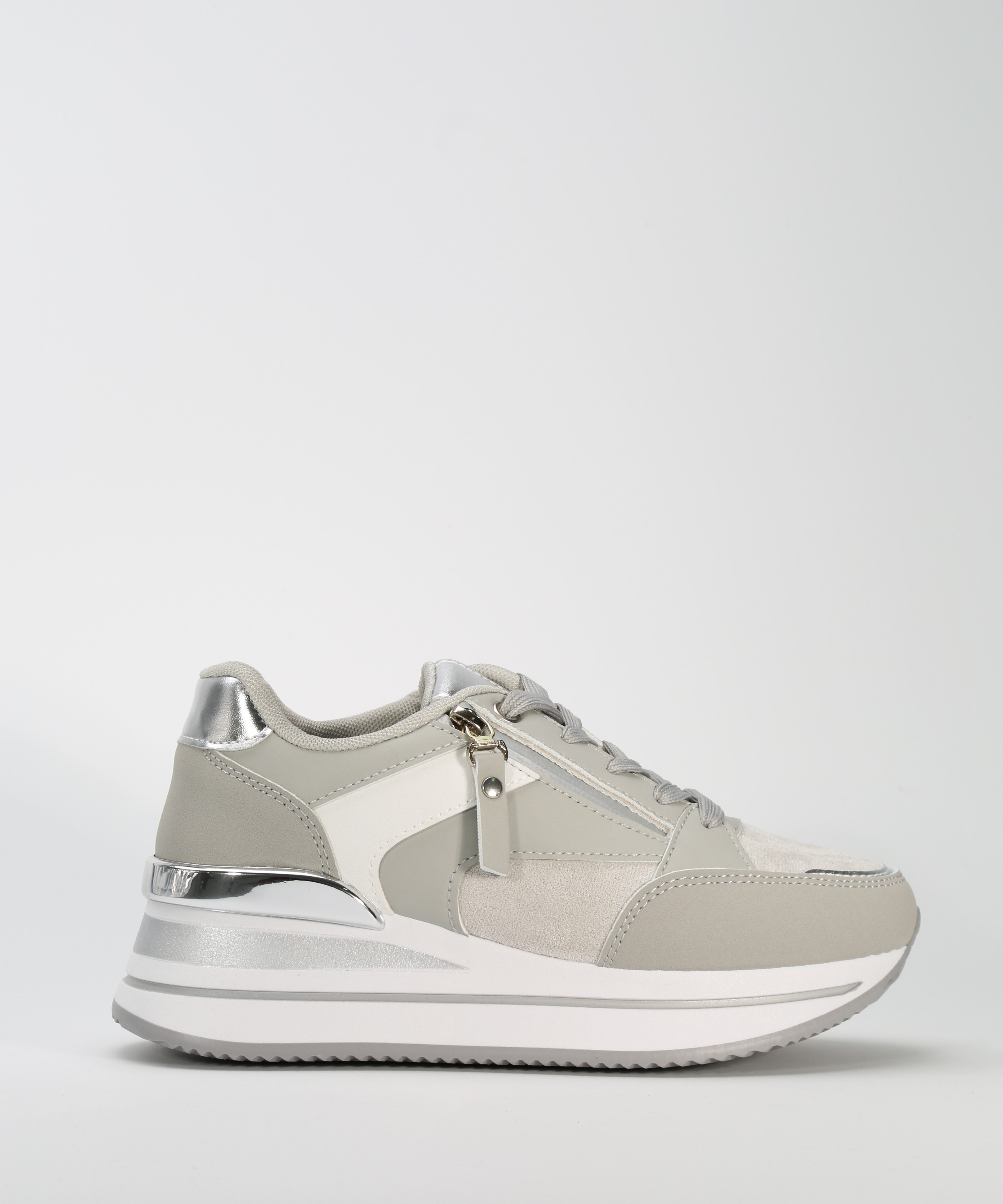 Sabrinas desportivas com fecho